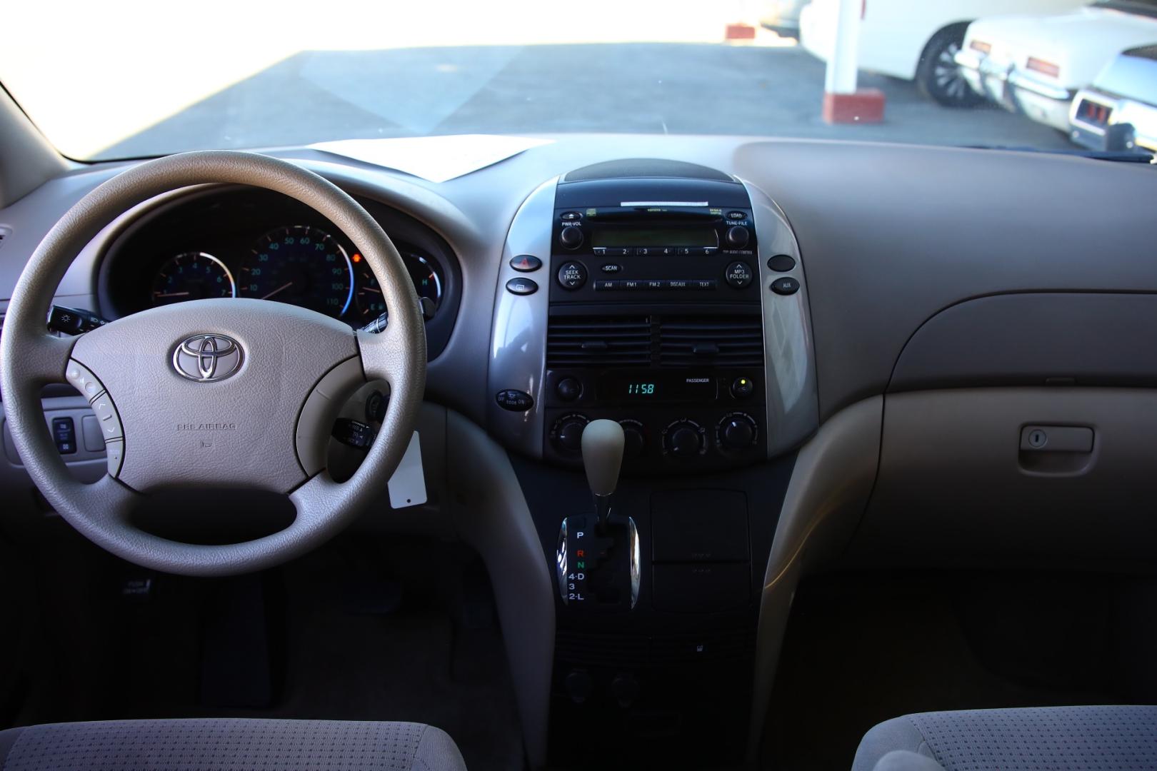 2006 GREEN TOYOTA SIENNA LE 7-Passenger (5TDZA23C66S) with an 3.3L V6 DOHC 24V engine, 5-SPEED AUTOMATIC transmission, located at 420 E. Kingsbury St., Seguin, TX, 78155, (830) 401-0495, 29.581060, -97.961647 - Photo#13